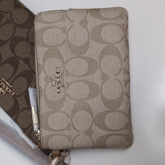 Coach CJ721 Corner Zip Trio In Signature Canvas Gold/Khaki Multi (Firm Price) - Picture 6 of 16